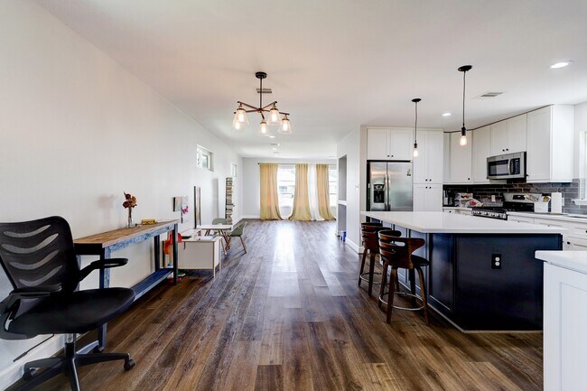 Building Photo - 5146 Stuyvesant Ln