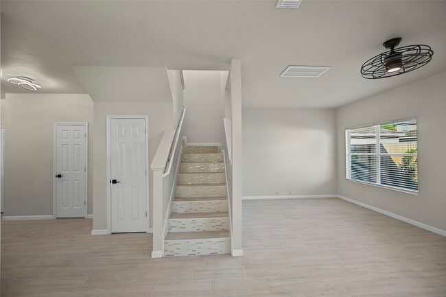 Building Photo - 9718 Coyote Creek Dr