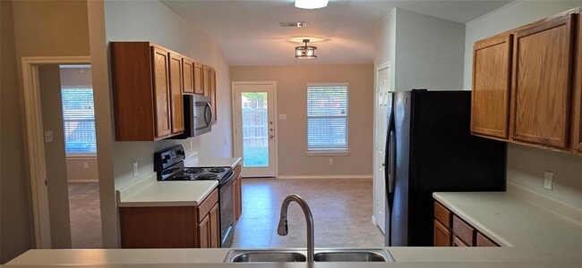 Building Photo - 204 Quail Hollow Dr