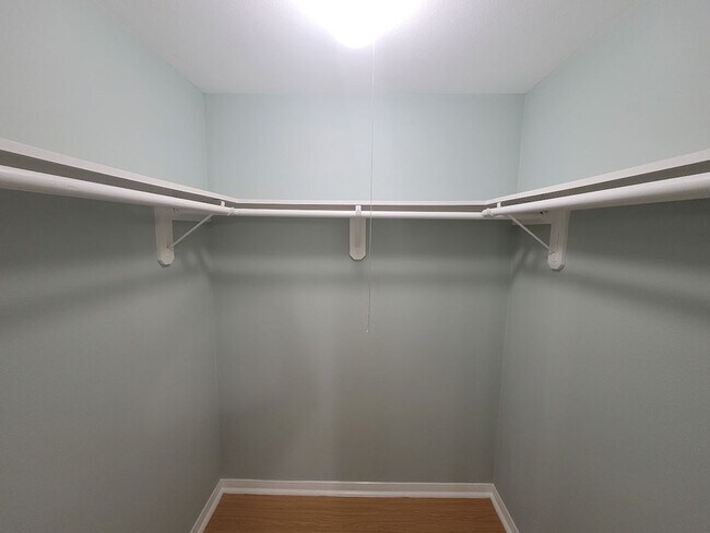 Building Photo - Ground Floor - 1 bedroom 1 bath - Near UTM...