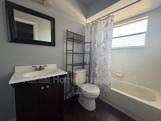 Building Photo - 772 Olympic Cir