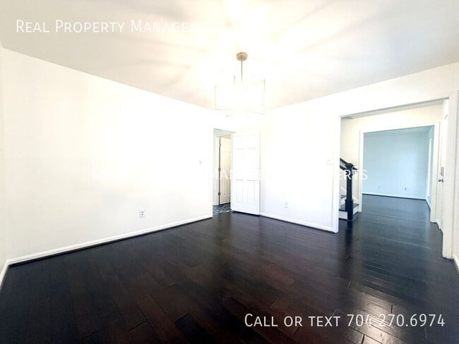 Building Photo - 8509 Golf Ridge Dr