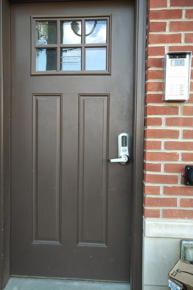 front door - 832 N 19th St