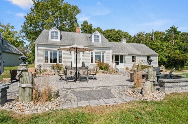Primary Photo - 10 Hilltop Rd