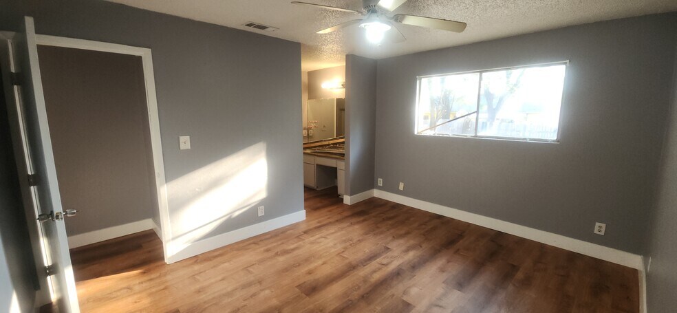 Master bedroom - 10434 Doc Holliday Trl