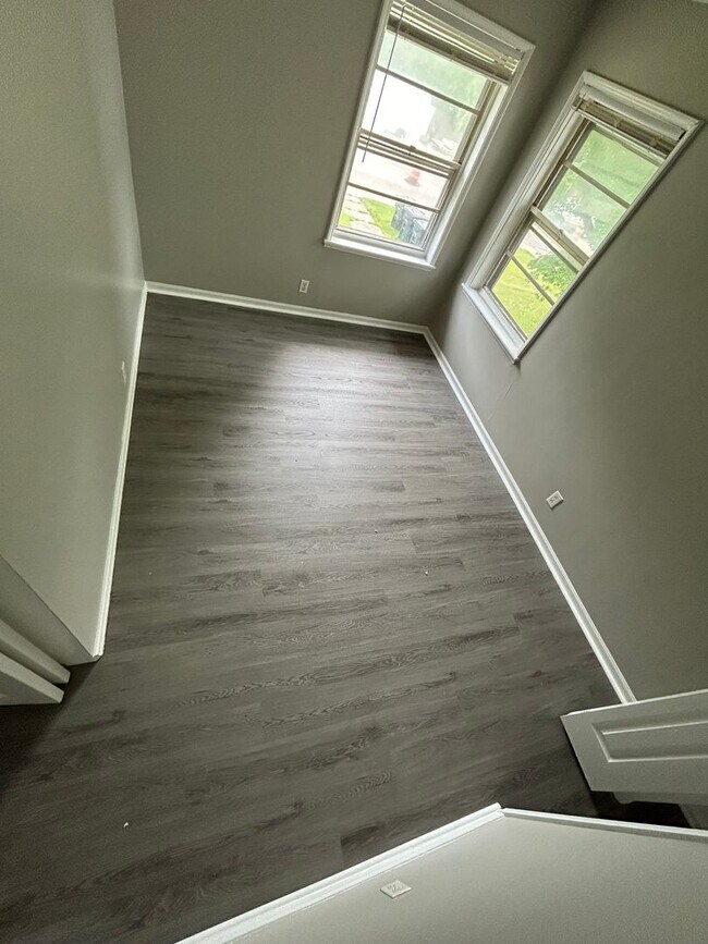 Building Photo - $875 Potter House Apartments: Directly adjacent to BSU and IU Health Ball Memorial Hospital.