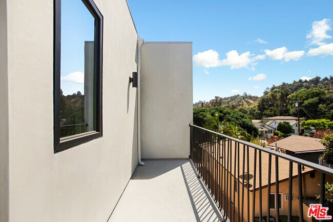 Building Photo - 2671 Benedict St