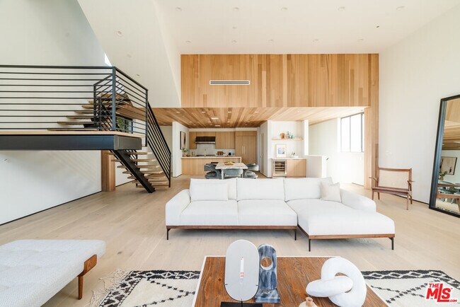 Building Photo - 611 Broadway St