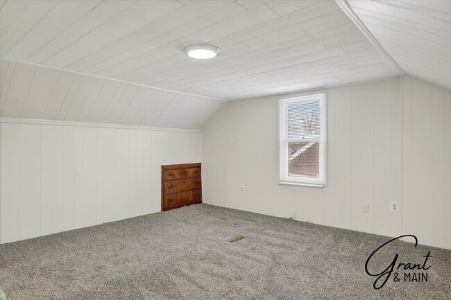 Building Photo - 3 bedroom 2 bath