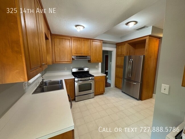 Building Photo - 325 14th Ave NE