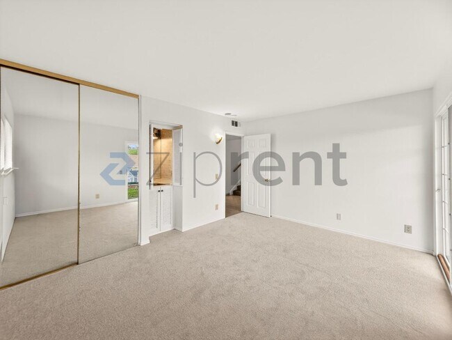 Building Photo - 9534 Swinton Ave