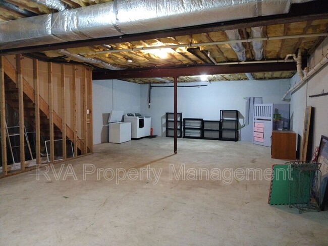 Building Photo - 5815 Meadowood Pl