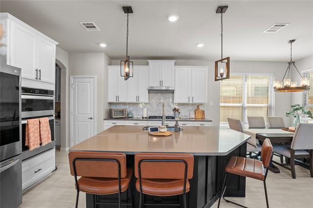 Building Photo - 2093 Almassera Dr