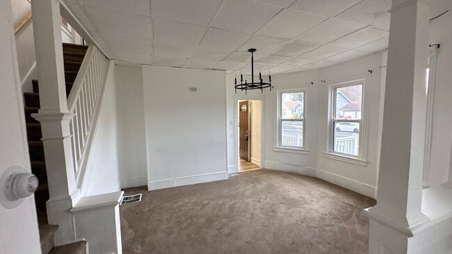 Building Photo - 102 W Delilah Rd