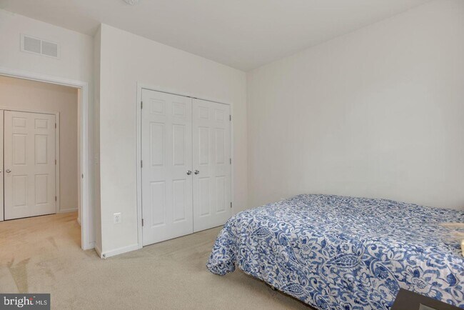 Building Photo - 43881 Centergate Dr