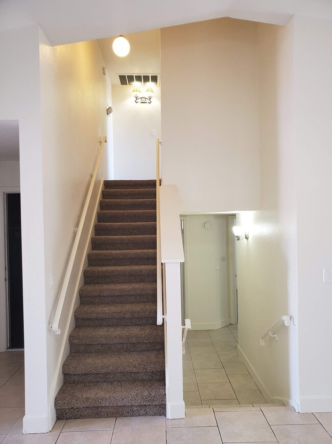 Building Photo - No HOA! North Phoenix 3 Bedroom Home with Large Yard & Garage