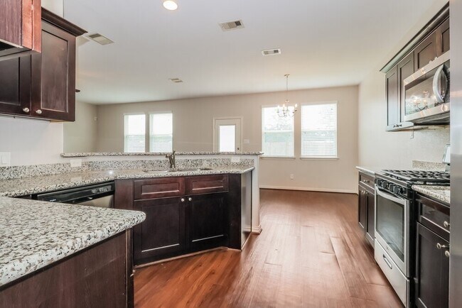 Building Photo - 2802 Mesquite Ridge Dr