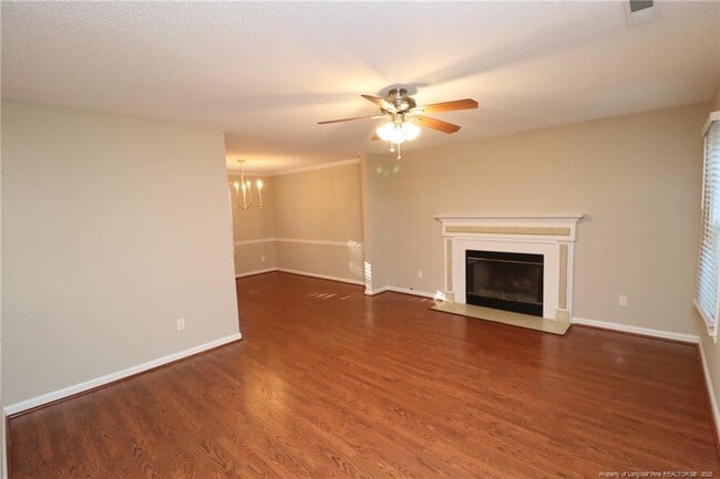 Building Photo - 211 Amberglow Pl