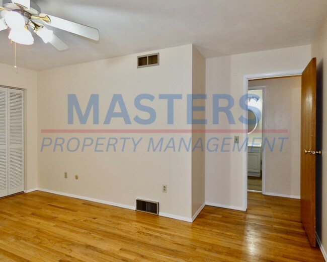 Building Photo - 532 Dussel Dr