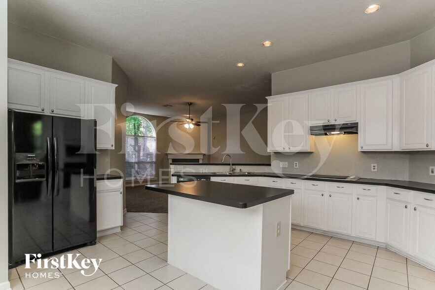 Building Photo - 6319 Upper Lake Dr