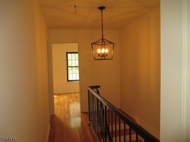 Building Photo - 181 Long Hill Rd