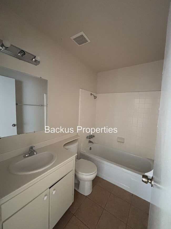 Building Photo - Great home in North Salinas -Three bedrooms