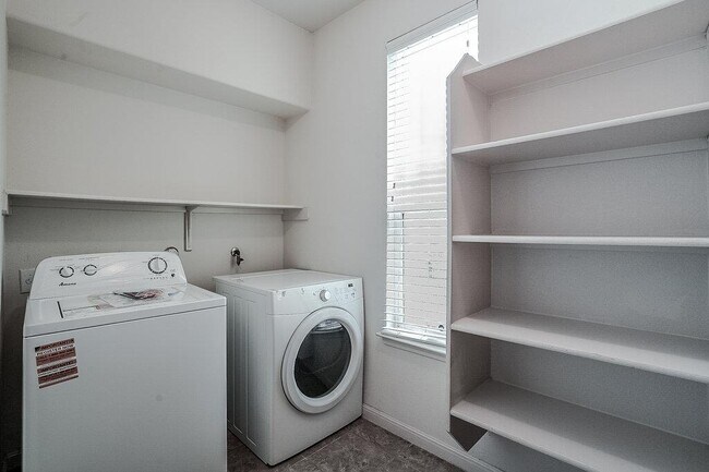 Building Photo - 10837 Worn Sole Dr