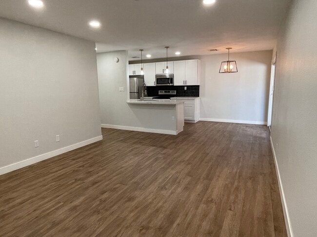 Building Photo - 1111 N 84th Pl