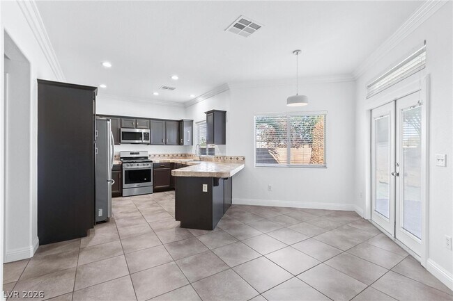 Building Photo - 10980 St Rafael St