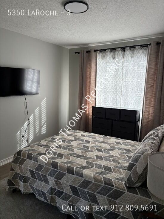 Building Photo - 5350 LaRoche-3