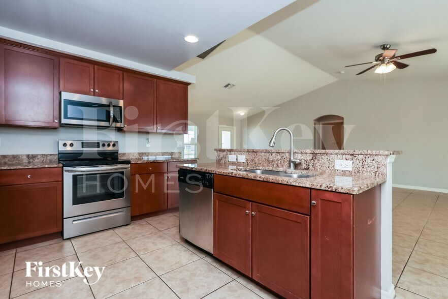 Building Photo - 1922 NW 20th Terrace