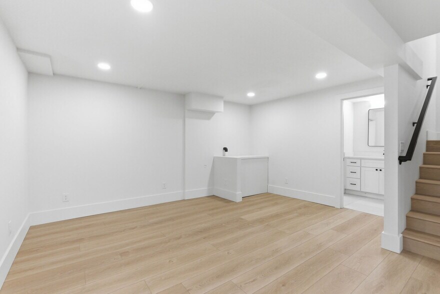 Building Photo - 2945 NE 57th Ave