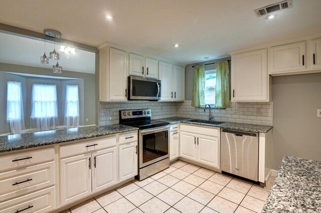 Building Photo - 1619 Merritt Dr
