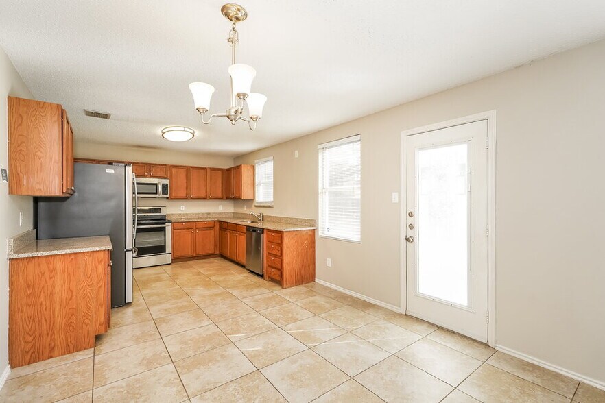 Building Photo - 1808 Lariat Dr