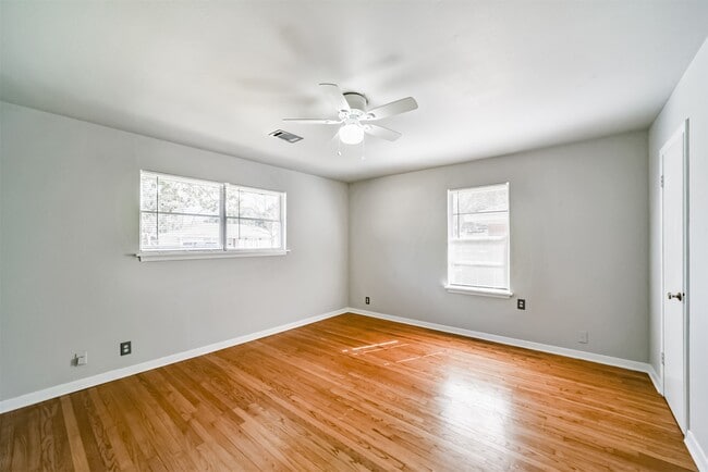 Building Photo - 610 S Belknap St