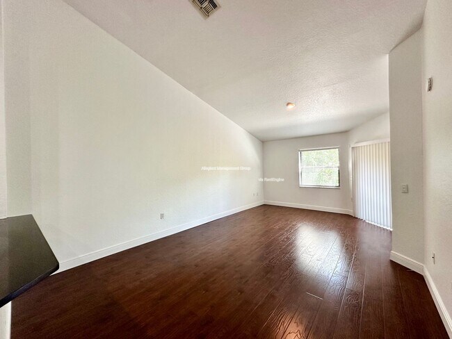 Building Photo - 7767 Sugar Bend Dr
