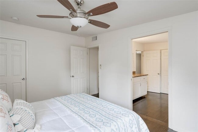 Building Photo - 7709 Woodrow Ave