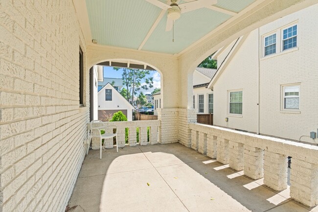 Building Photo - 2016 Sweetbriar Ave