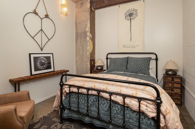 Building Photo - Sterchi Lofts #407 Authentic Urban living -  3 bedroom, 2 bath - FURNISHED - $2800 per month Spec...