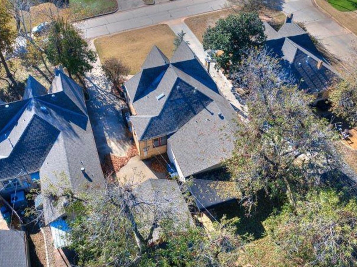 Building Photo - 2137 NW 27th St