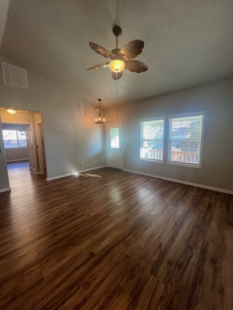 Building Photo - 4 Bed 2 Bath in Nampa!