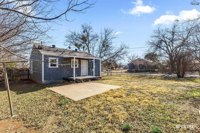 Building Photo - 2714 Sherman Rd