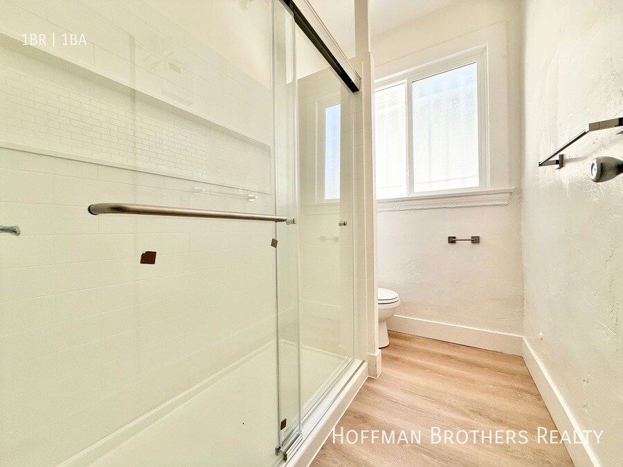 Building Photo - 300 N Bonnie Brae St