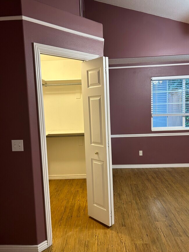 Building Photo - 1633 Grandview Ln