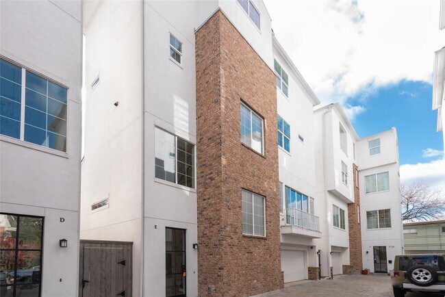 Building Photo - 3821 N Braeswood Blvd