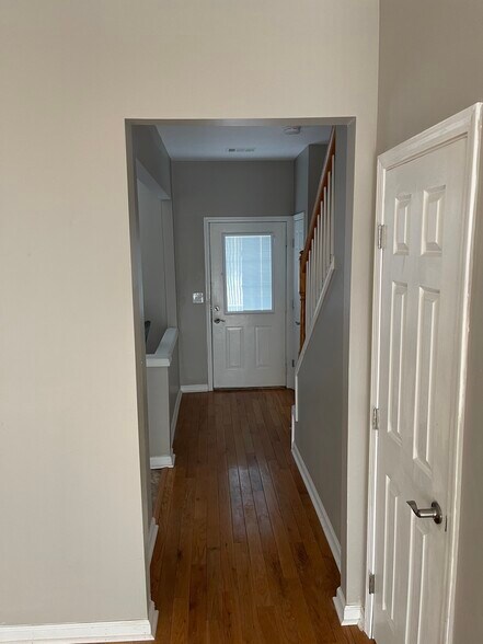 Foyer - 1295 Kilmington Ct