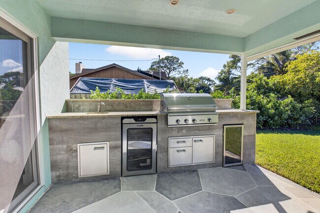 Building Photo - 6701 Hillside Ln