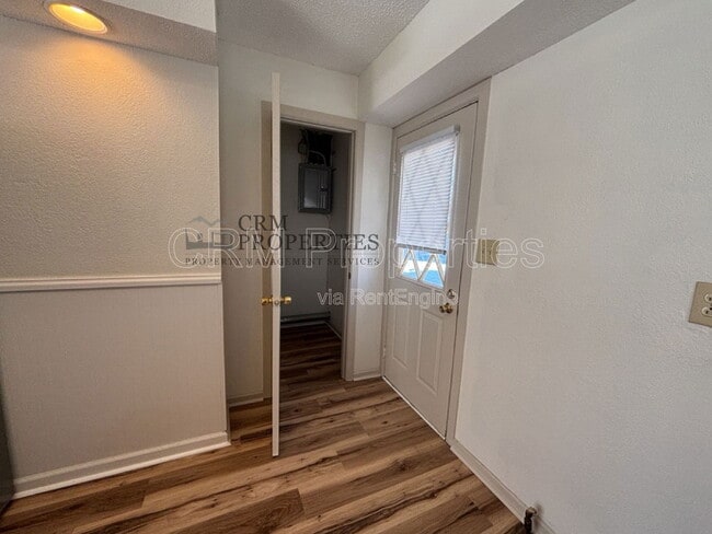 Building Photo - 1008 E Fischer St