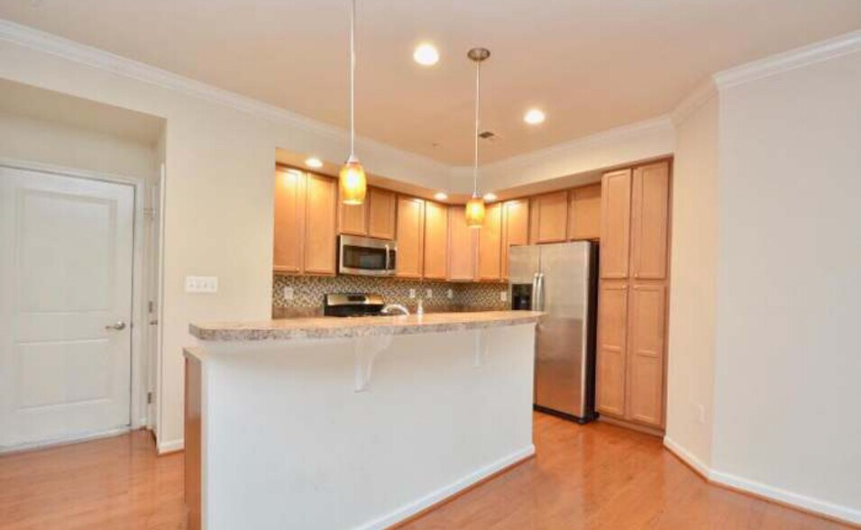 Building Photo - 904 Hall Station Dr