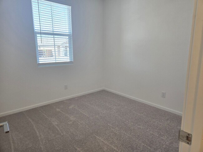 Building Photo - 3 Bedroom 2 Bathroom BELLA VISTA FARMS PREMIER Home